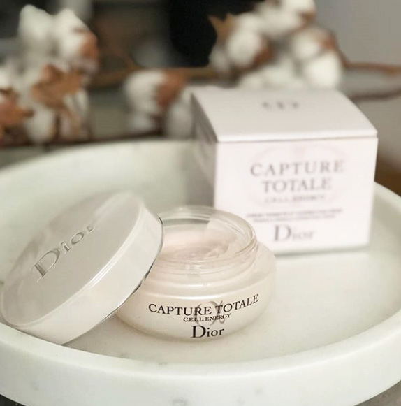 Dior Capture Totale Cell Energy Firming & Wrinkle-Correcting Eye Creme 5 ml   อายครีมเนื้อแอร์ วิป นุ่มละมุน สัมผัสหรู ซึบซาบลึกถึงผิวรอบดวงตาชั้นใน ให้ผิวรอบดวงตากระจ่างใส เปล่งประกาย 