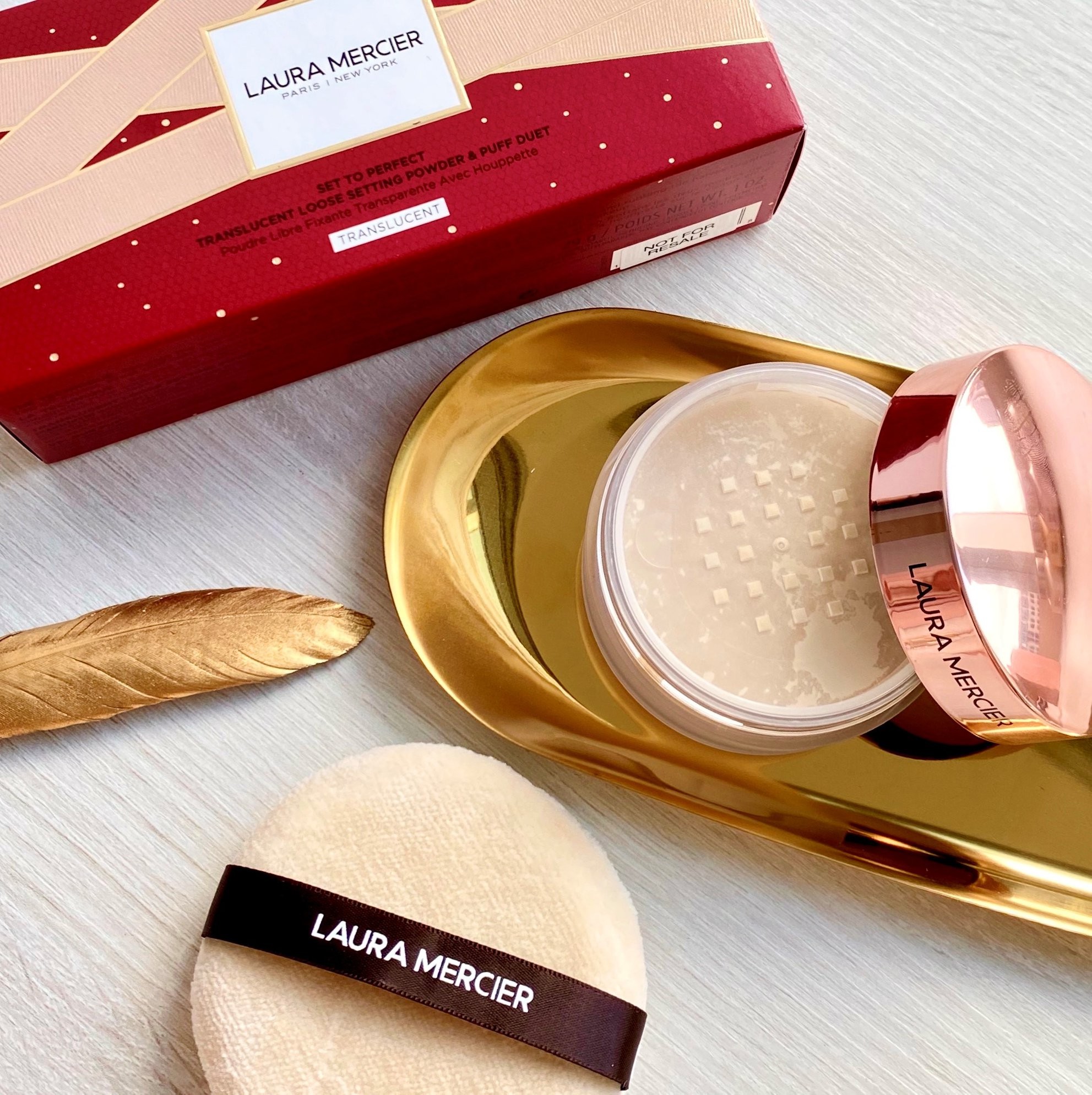 Laura Mercier Set To Perfect Translucent Loose Setting Powder & Puff Duet (Limited Edition) เซ็ตแป้งฝุ่งคุมมันตัวดัง มาพร้อมกับพัฟทาแป้งในกล่อง