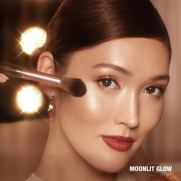 Glow Glide Face Architect Highlighter #MoonlightT Glow 7g แป้งไฮไลท์เนื้อนุ่มดุจแพรไหมเกลี่ยง่าย เพิ่มความเปล่งประกายให้กับผิว